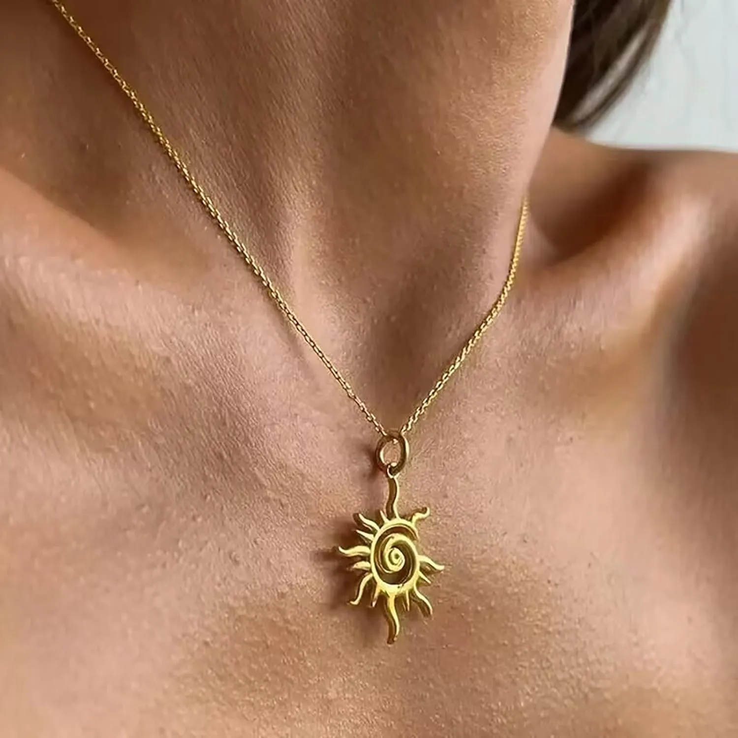Bohemian Sunburst Choker Necklace Gold Sun Pendant Necklace Metal Spiral Sun Collar Necklace Rising Sun Chain Necklace Jewelry for Women