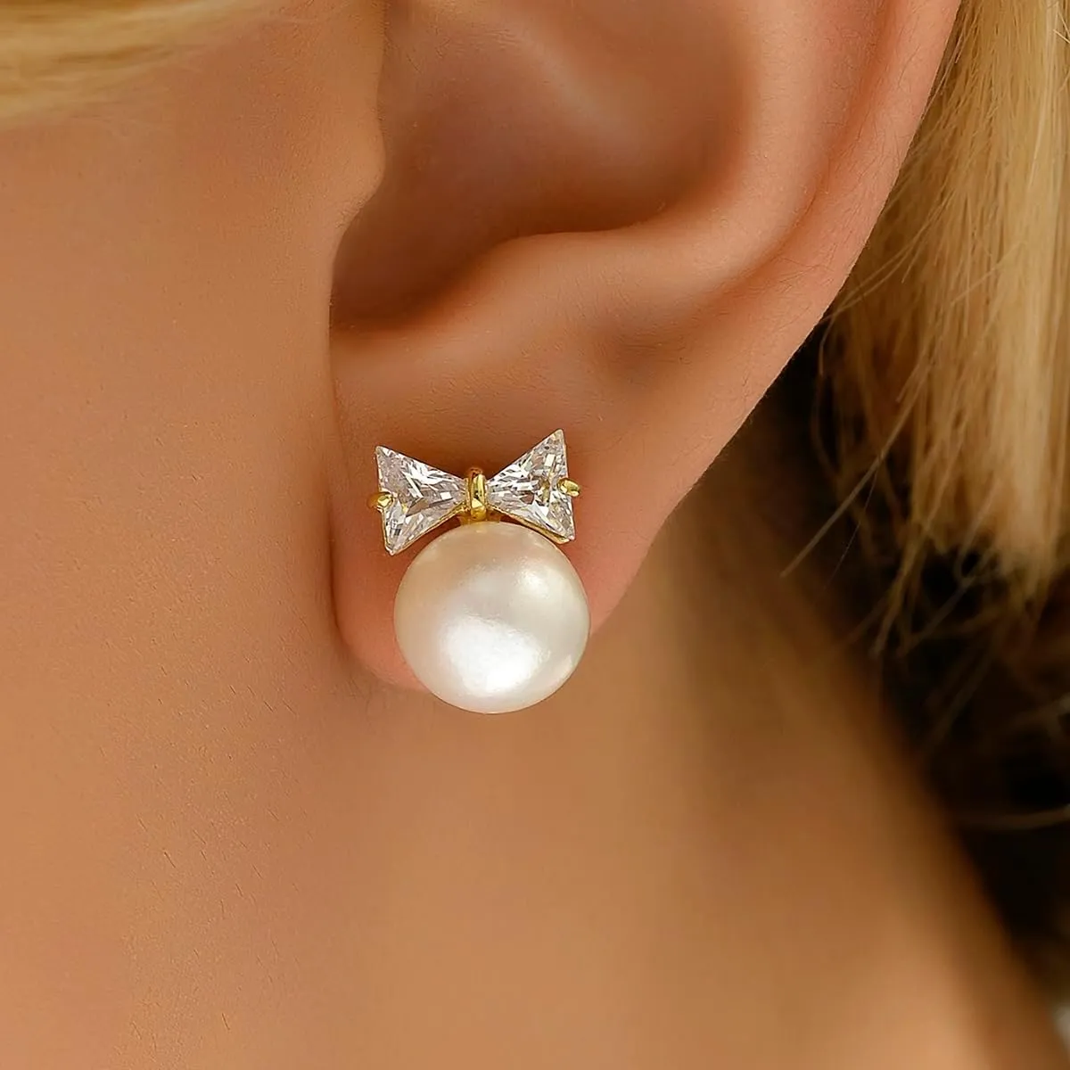 Gold Pearl Bow Earrings Simple Pearl Stud Earring for Women 14K Gold Plated Cubic Zirconia Bow Earrings for Christmas Party Holiday Jewelry Gifts for Women Girls